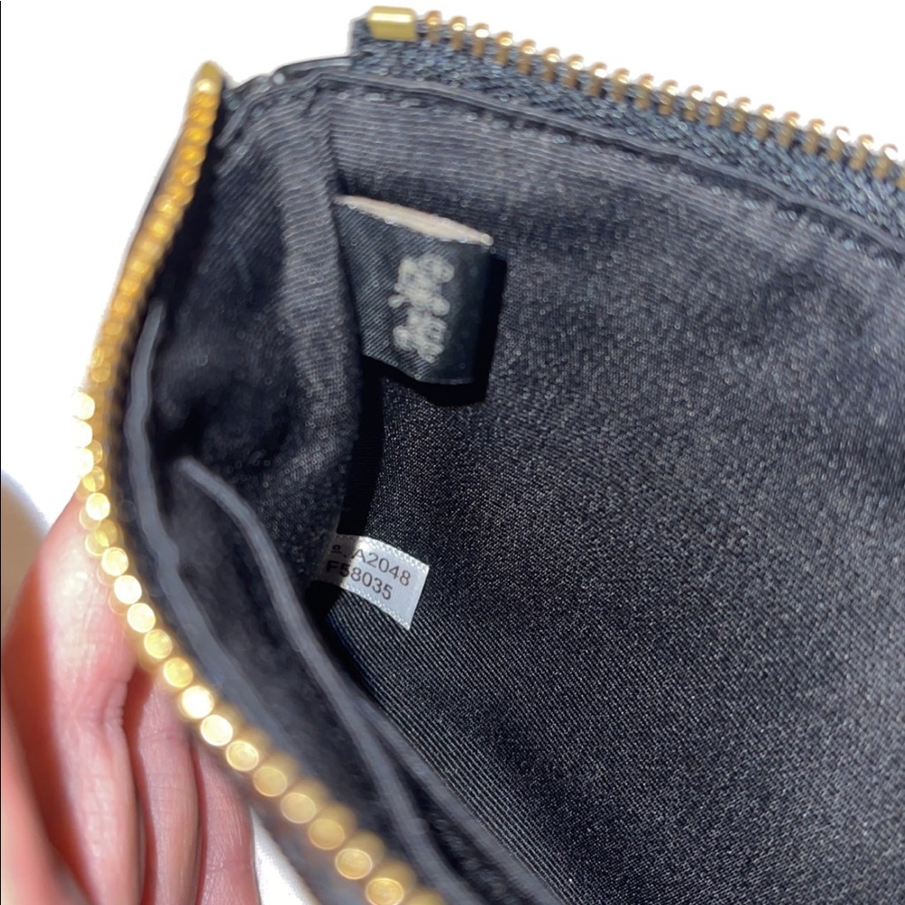 Coach - Picture 3 of 4